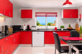 Casa Santana with Ocean Views, Parking & WiFi - 4
