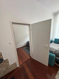 Vienna Apartment near U-Bahn up to 4 Guests 2,5 km to Center Bed Sofa Bed Wi-Fi - Vienna - 7