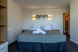 Spacious Central Executive 4 Bedroom Apartment - 6