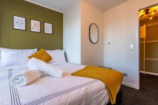 Spacious Central Executive 4 Bedroom Apartment - 5
