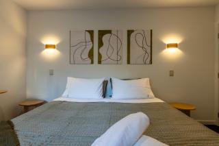 Spacious Central Executive 4 Bedroom Apartment - 3