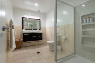 Spacious Central Executive 4 Bedroom Apartment - 2