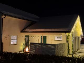 Private 50m2 guest floor with fjord view, balcony & private bath - 3
