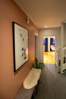 Private 50m2 guest floor with fjord view, balcony & private bath - 1