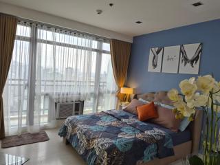 Cozy Apartment with Private Balcony Stunning Skyline, River & Mountain Views, FREE ACCESS to Infinity Pool, Lap Pool, Sunbathing, Sauna & Mall - 9