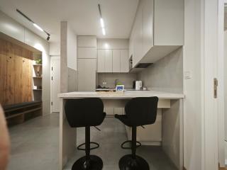 Central Apt with Free Parking, Balcony & Walk to Center - 4