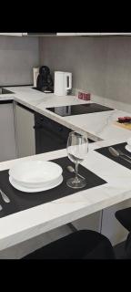 Central Apt with Free Parking, Balcony & Walk to Center - 8