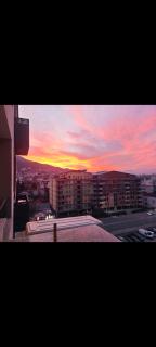 Central Apt with Free Parking, Balcony & Walk to Center - 9