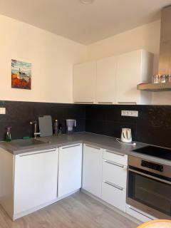 Sunny 1-room apartment with a balcony and parking in the city center - 6