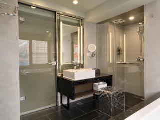 V-one Vogue Hotel - 4