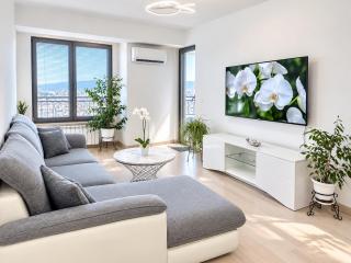 Skyline Oasis - 9