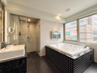 V-one Vogue Hotel - 8