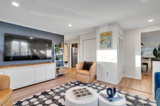 Spacious Poolside Boston Stay Sleeps 8 Pet Friendly - Framingham - 2