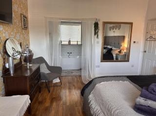 6 Separate Bedrooms AVOID SHARING Willow Guest House - 2