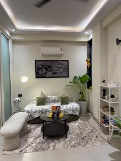 Luxury 1BHK, Fella Aurelle, Golf Course Road - 2