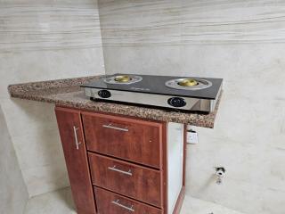 Spacious 2-Bedroom Apartment Fully Equipped Kitchen - 1