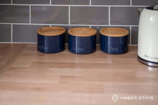 Cosy 2 Bed Apartment in Reading by Amber Stays - Perfect for Business & Contractors FREE Parking - 3