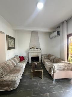 Spacious House with Garden, Terrace and Parking - 3