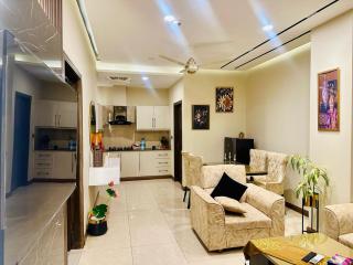 Luxury 1BR Rooftop Infinity Pool Zeta Mall Islamabad - 5