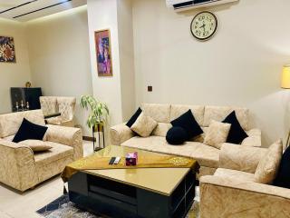Luxury 1BR Rooftop Infinity Pool Zeta Mall Islamabad - 2