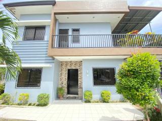 Ideal for Large Groups 4 Bedrooms Furnished House in Brgy Tangub Bacolod - 1