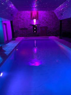 Piscine Intérieur pour vos Fêtes privées - 0