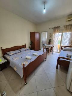 Villa Xhelalit large ensuite rooms - 4