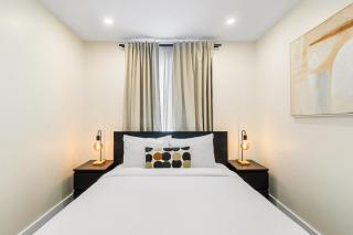 The Laval Luxe 3BR King Bed Free Parking - 4