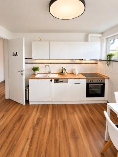 Helle Ferienwohnung mit Balkon & Parkplatz - 1