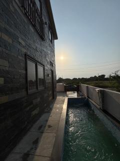 Airport Retreat Independent Private Pool Villa - 3