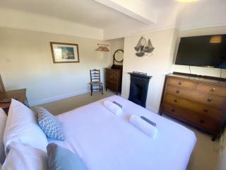 Lymington 3 Bed House close to Marinas, Town River & Coast - 8