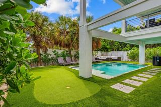Waves - Heated Pool -Steps to Beach -Golf Cart - Putting Green - 7