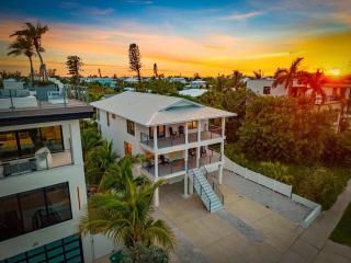 Waves - Heated Pool -Steps to Beach -Golf Cart - Putting Green - 9