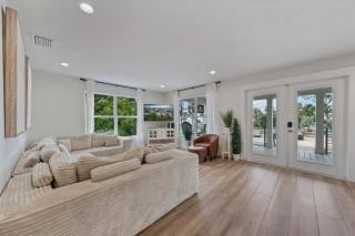 Waves - Heated Pool -Steps to Beach -Golf Cart - Putting Green - 3