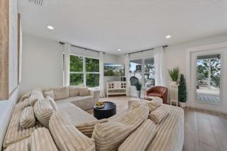 Waves - Heated Pool -Steps to Beach -Golf Cart - Putting Green - 2