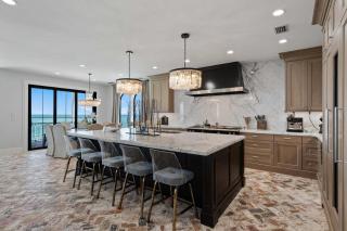 Serendipity Deux -Luxury Beachfront Pool & Spa - Golf Cart -Elevator - 4