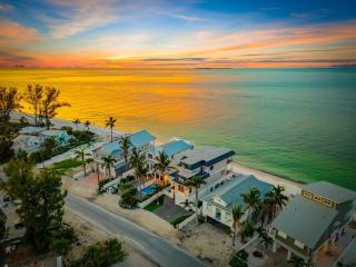 Serendipity Deux -Luxury Beachfront Pool & Spa - Golf Cart -Elevator - 0