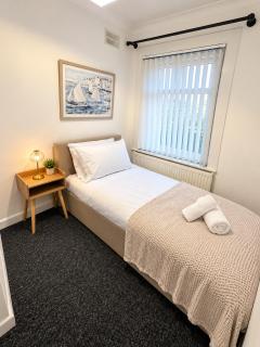 Spacious 3 Bed Coventry, Parking, Contractors & Groups - 2
