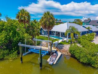 Beach Bliss -Waterfront Pool & Spa -Dock Golf Cart & Boat Lift - 9