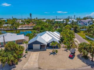 Beach Bliss -Waterfront Pool & Spa -Dock Golf Cart & Boat Lift - 8