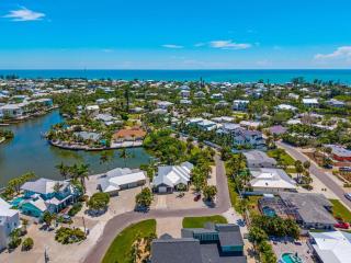 Beach Bliss -Waterfront Pool & Spa -Dock Golf Cart & Boat Lift - 7