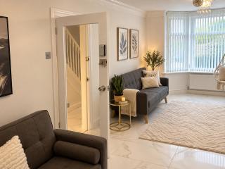 Spacious 3 Bed Coventry, Parking, Contractors & Groups - 0