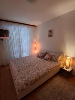 Central Apartment with Private Parking - 0
