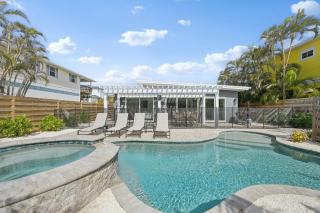 Rod & Reel Retreat - Heated Pool & Spa - Golf Cart - Steps to Beach - 6