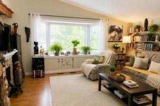 Spacious 3-bedroom, 2-bathroom home in DT yellowknife heated hot water all facilities - 0