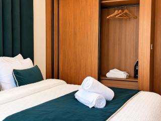 Les Princesses l 2 Smart TVs l AC l Balcony - 6