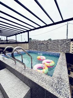 Tengku mohani homestay private pool - 0