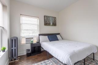 Modern 2BR Near Downtown, Close to Dining & Coffee - 2