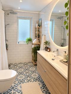 Large Family Apartment near Oslo - 3 Bedrooms, Free Parking, Balcony - 1