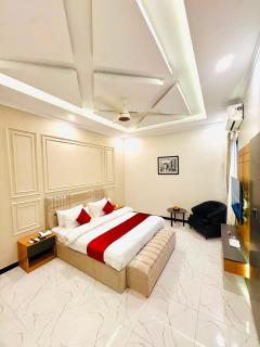 Holiday one Residency Gulshan-e-Iqbal - 8
